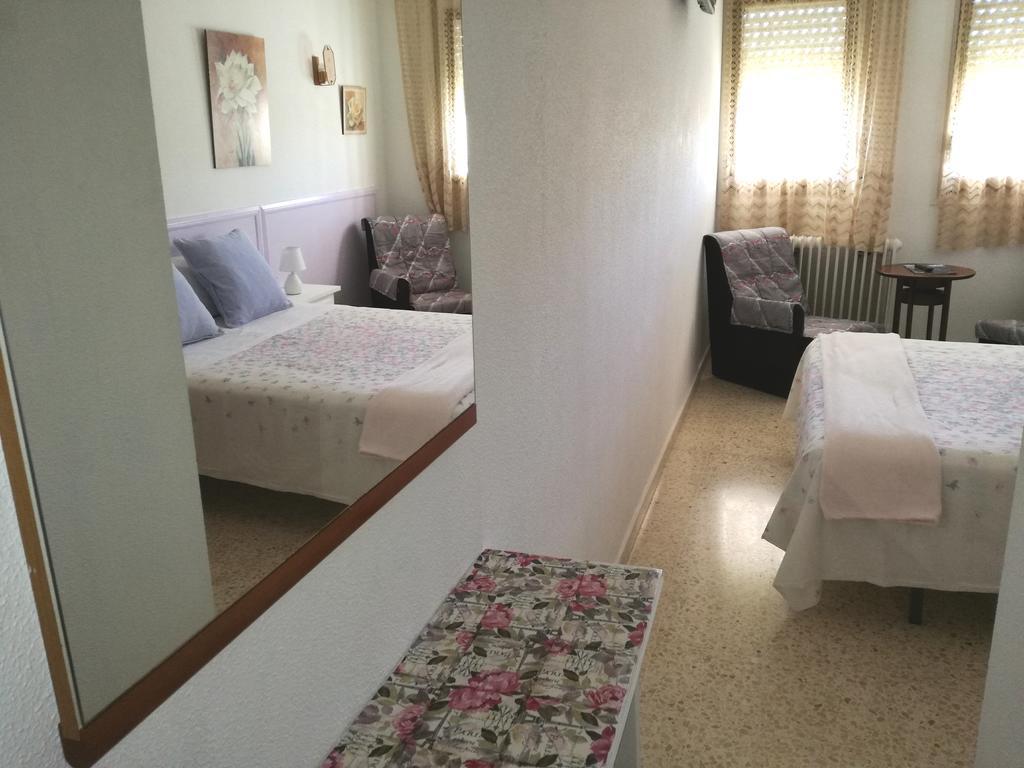 Hostal Los Pinares Lloret de Mar Ngoại thất bức ảnh