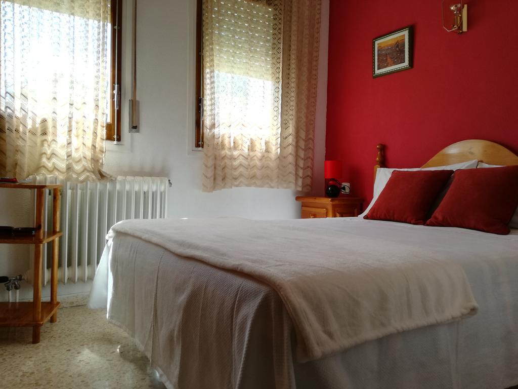 Hostal Los Pinares Lloret de Mar Ngoại thất bức ảnh