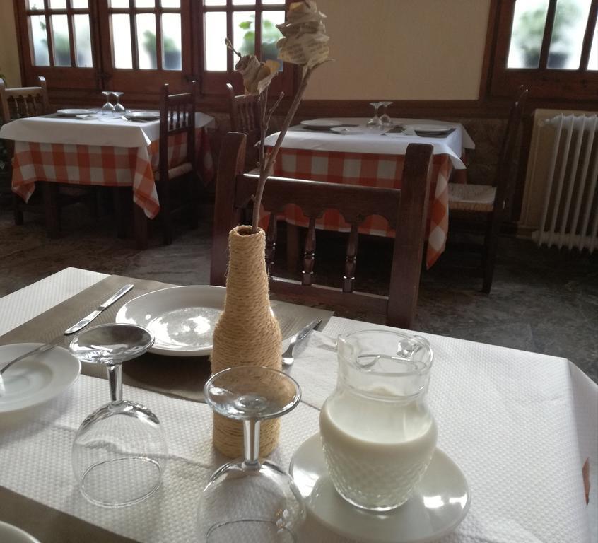 Hostal Los Pinares Lloret de Mar Ngoại thất bức ảnh