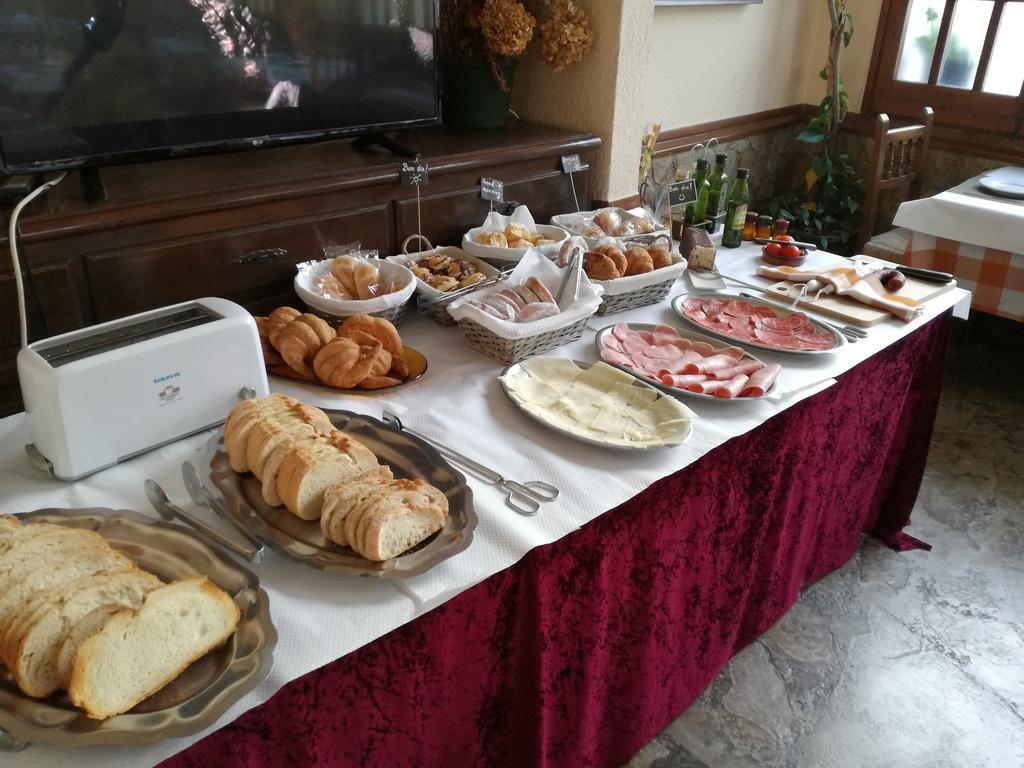 Hostal Los Pinares Lloret de Mar Ngoại thất bức ảnh