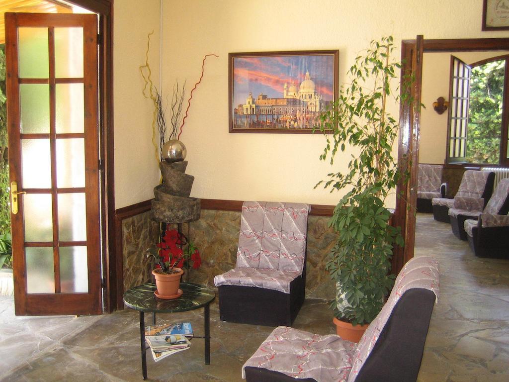 Hostal Los Pinares Lloret de Mar Ngoại thất bức ảnh