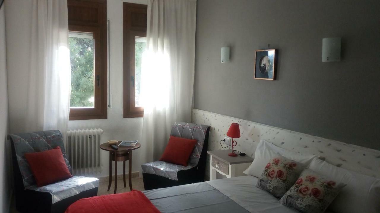 Hostal Los Pinares Lloret de Mar Ngoại thất bức ảnh